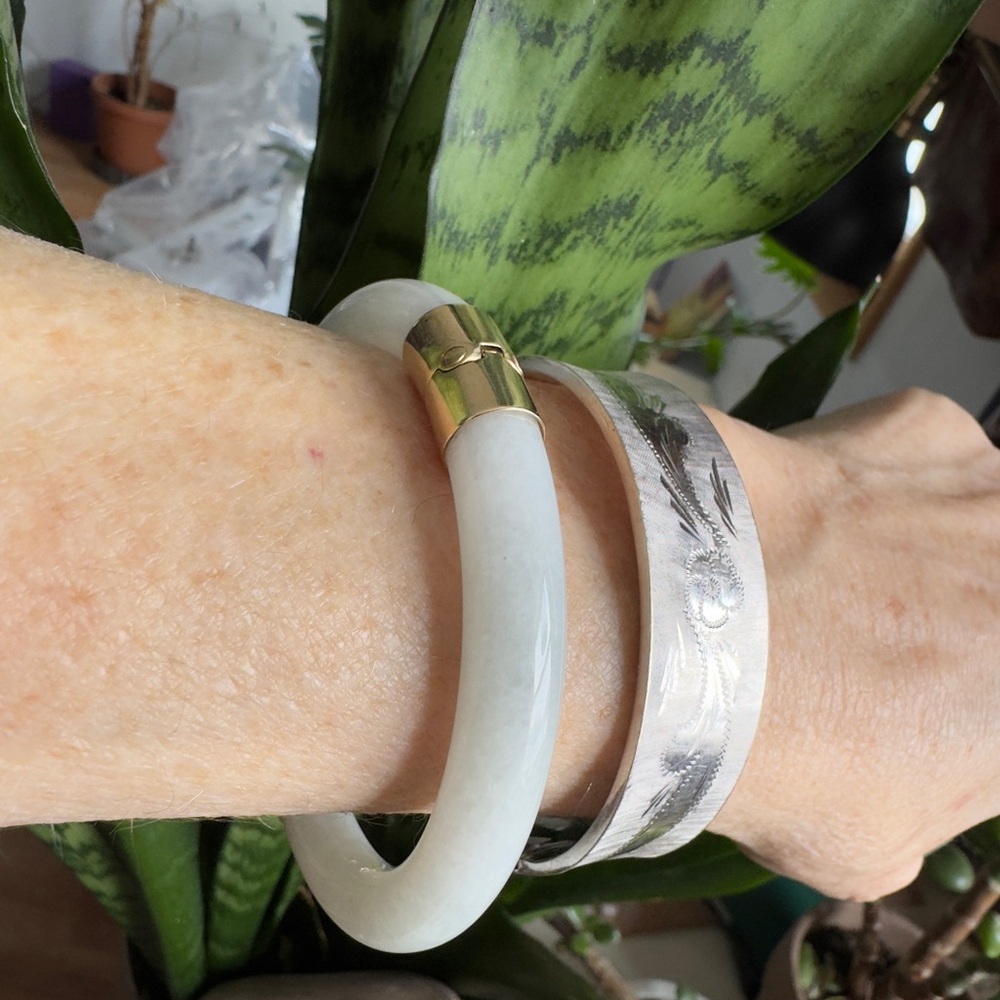 14k Vintage Jadeite hinge bangle bracelet - Picture 8 of 8